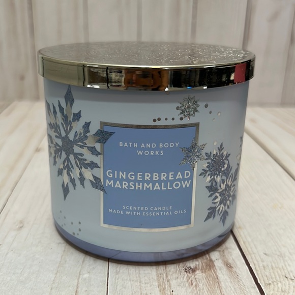 SOLD! Bath & Body Works  ‘GINGERBREAD MARSHMALLOW’ Candle - Picture 1 of 4